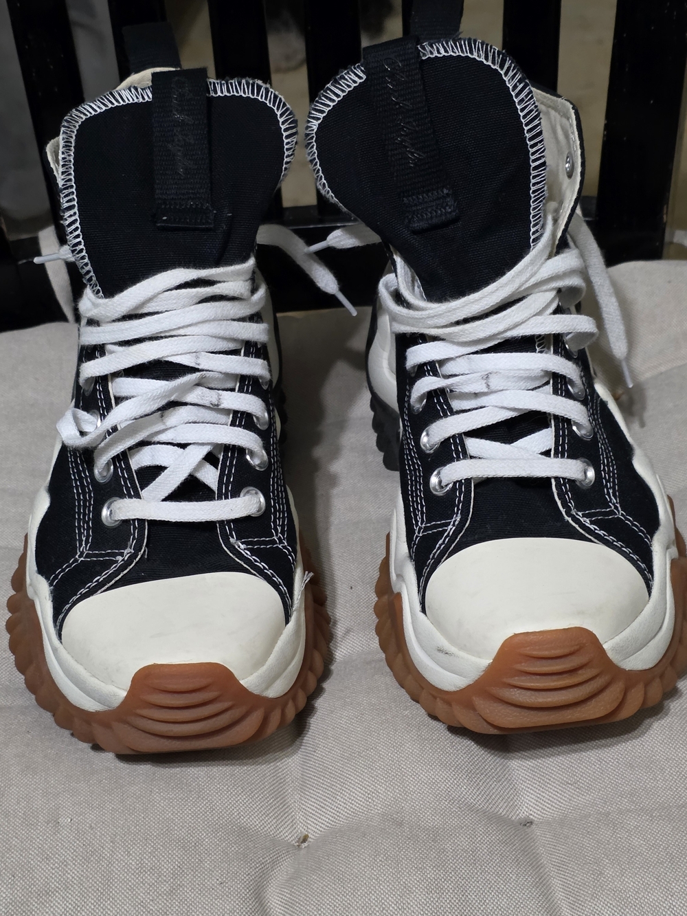 Black and White High-Top Sneakers with Gum Outsole CONVERSE M 8 W9.5 USED
